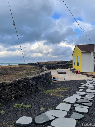 제주도 카페 추천- 조천-바다뷰-시소