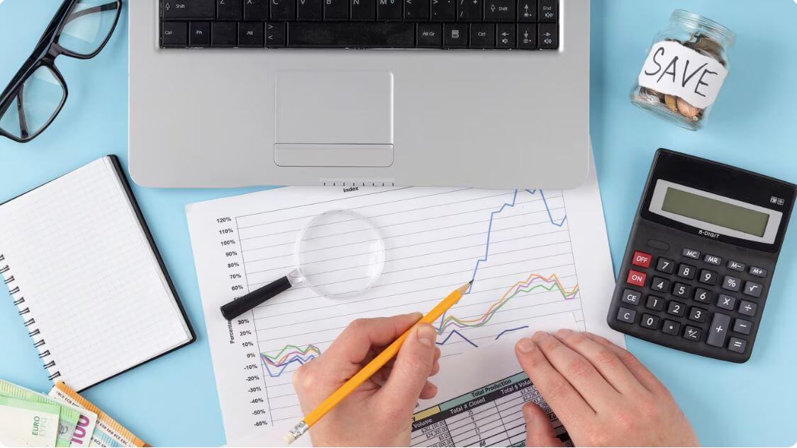 계산기와 회계 관련 서류