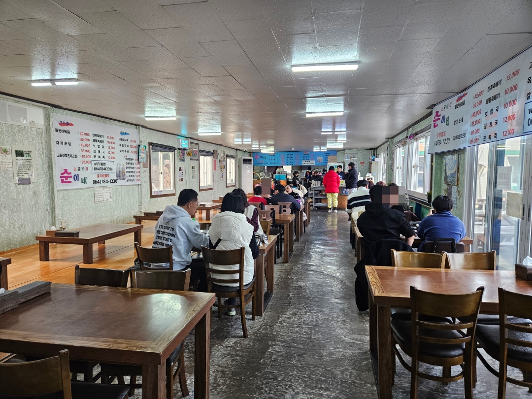 소금바치 순이네 매장 내부