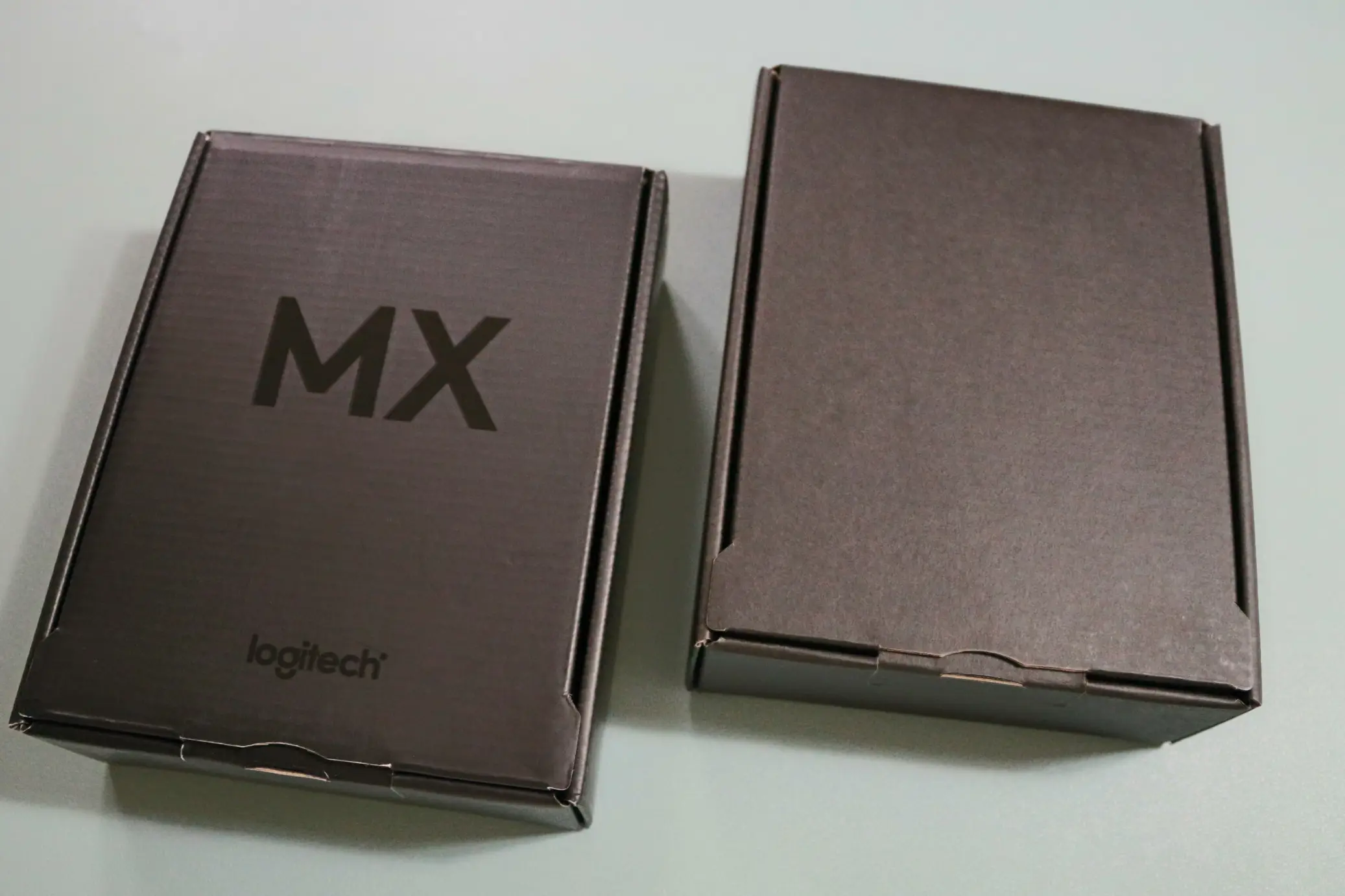 MX MASTER 3S와 MX MASTER 3 내부 포장 비교