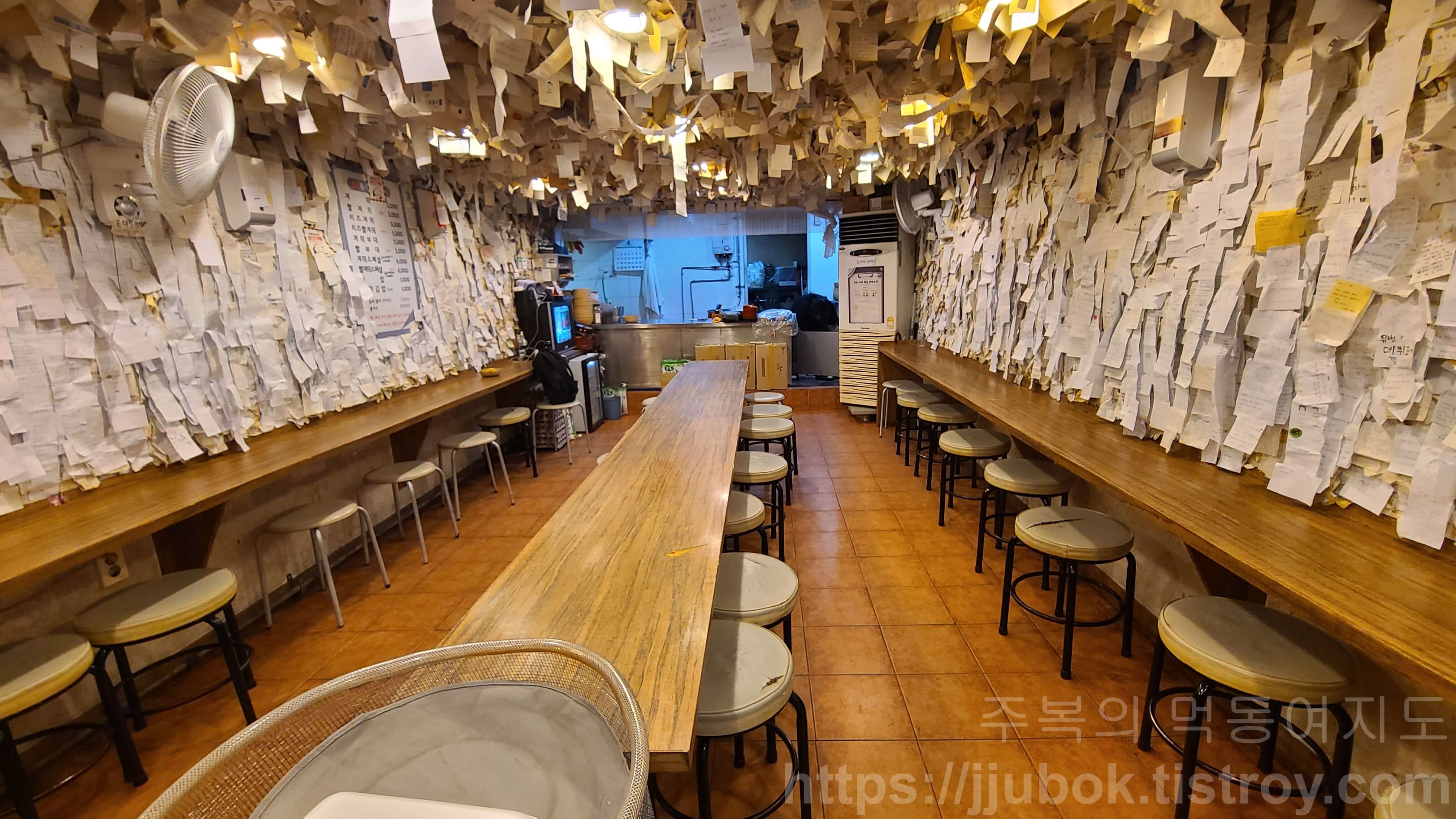 틈새라면-명동본점-내부