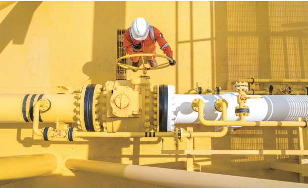 석유 및 천연가스제조제어장치조작원-하는일-업무환경-되는법-학과-전망