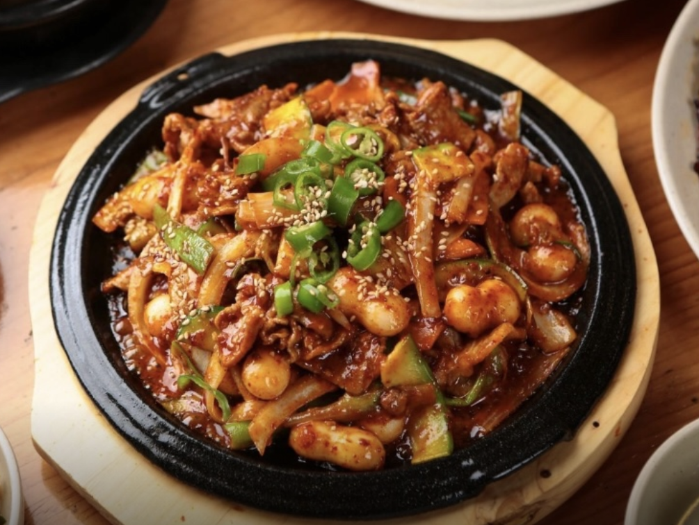 2TV 생생정보 2469회 오징어제육볶음 맛집, 남양주 상상이상은 어떤 곳인가?