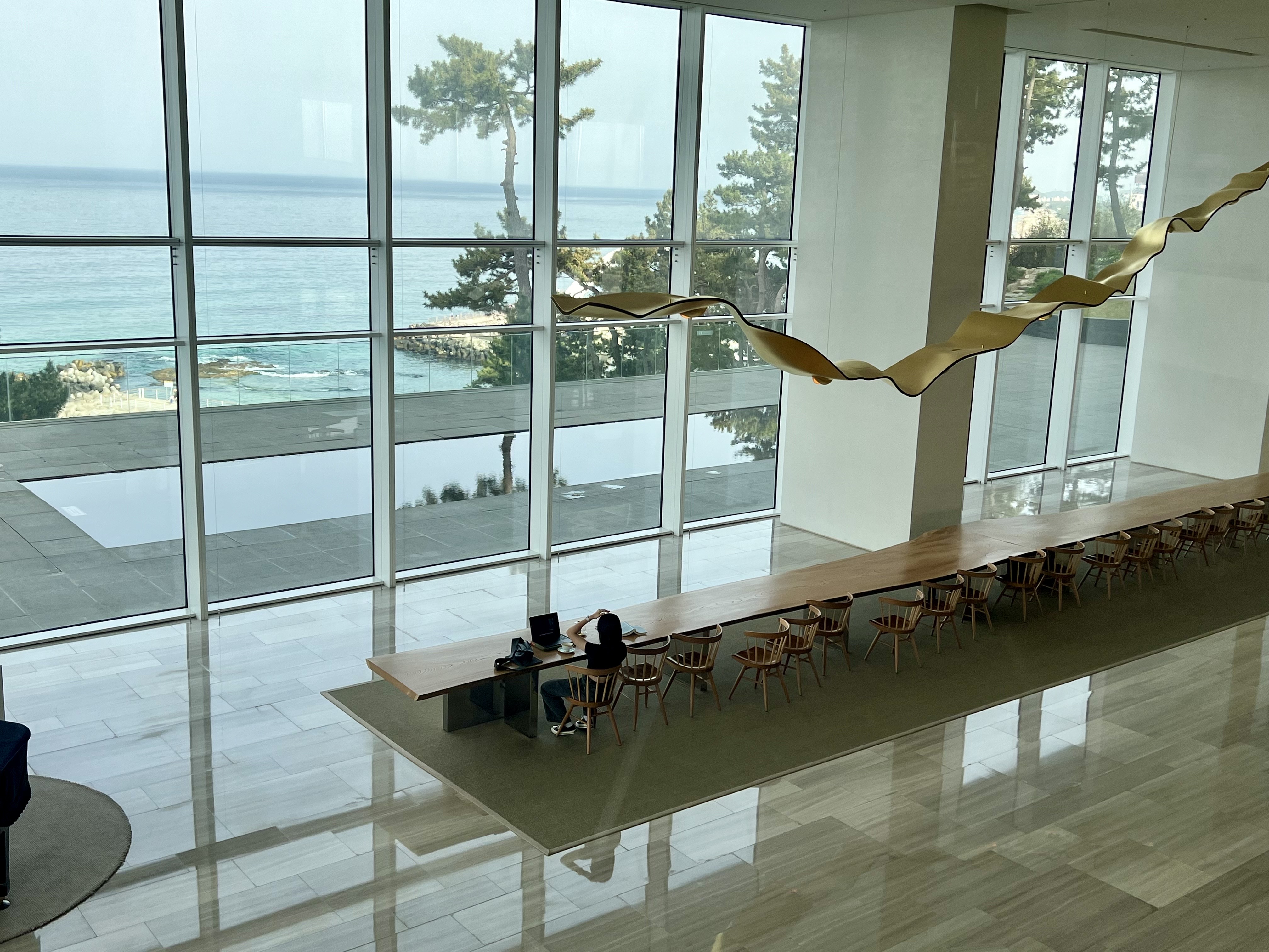 강릉-씨마크호텔-오션뷰-더라이브러리