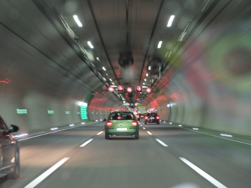 고속도로 주행 이미지