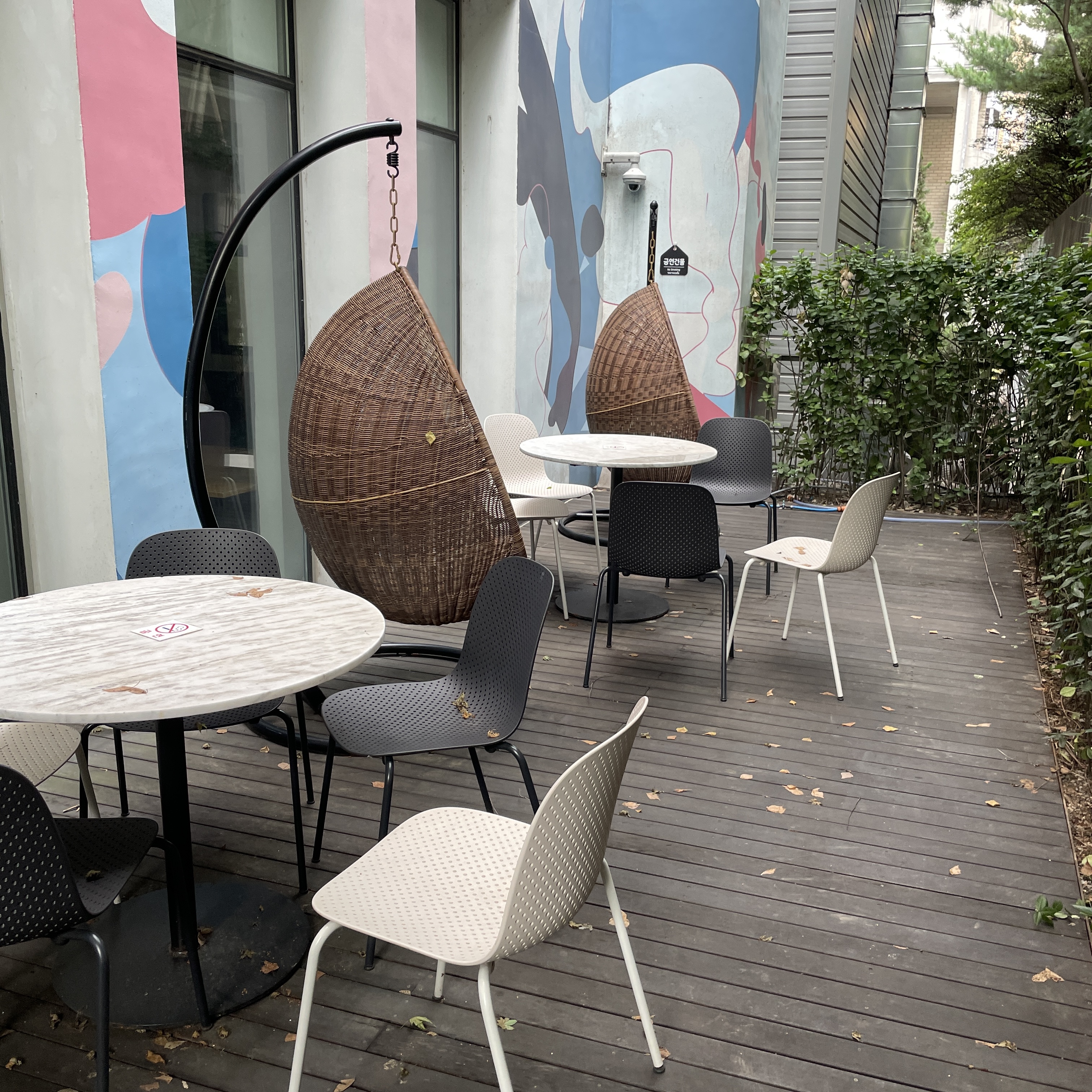 위워크 신사점 2층 뒷쪽 테라스