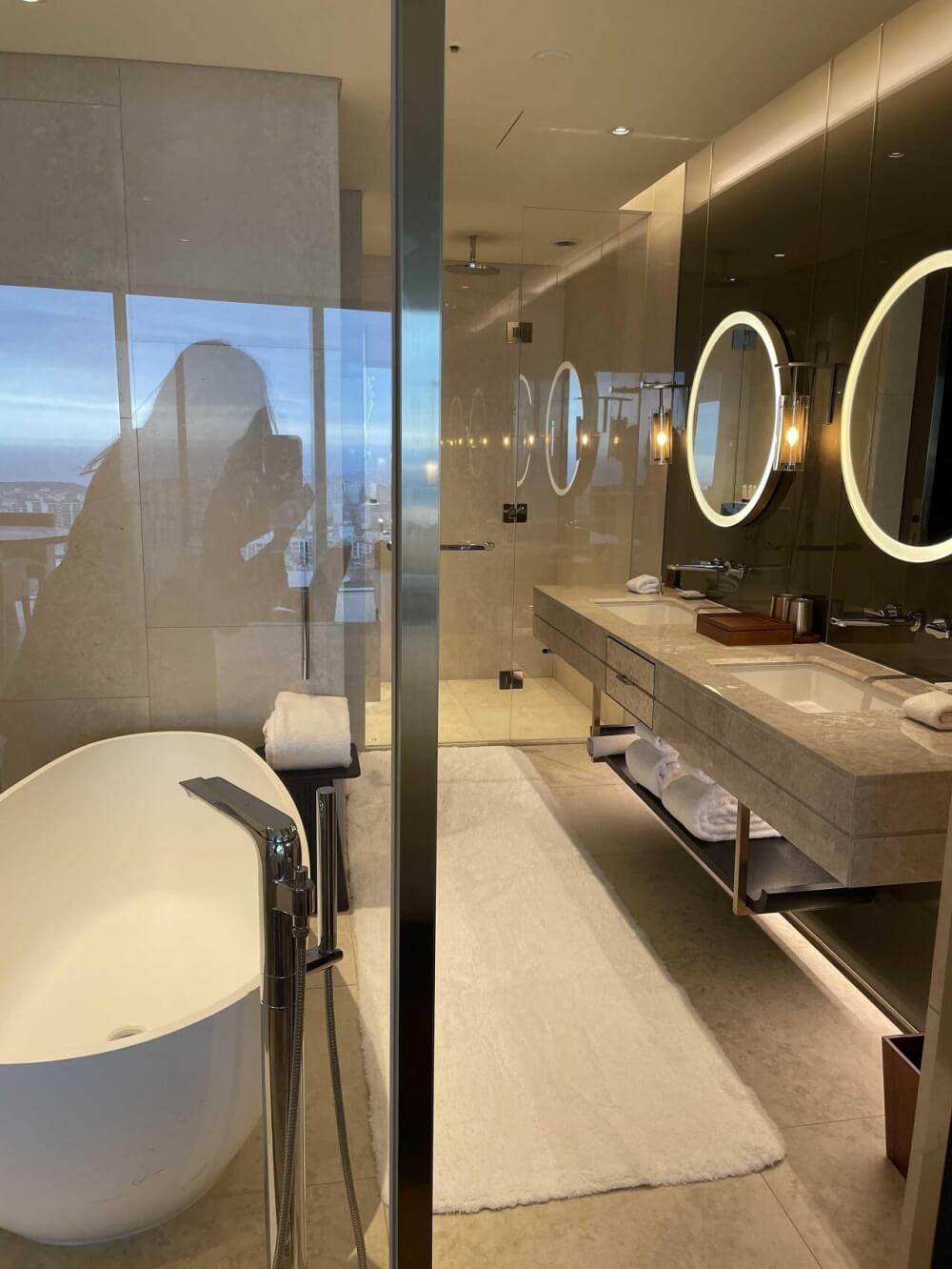 그랜드-하얏트-제주-객실(룸)-욕실-전체-전경