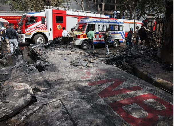 인도여객기 추락사고