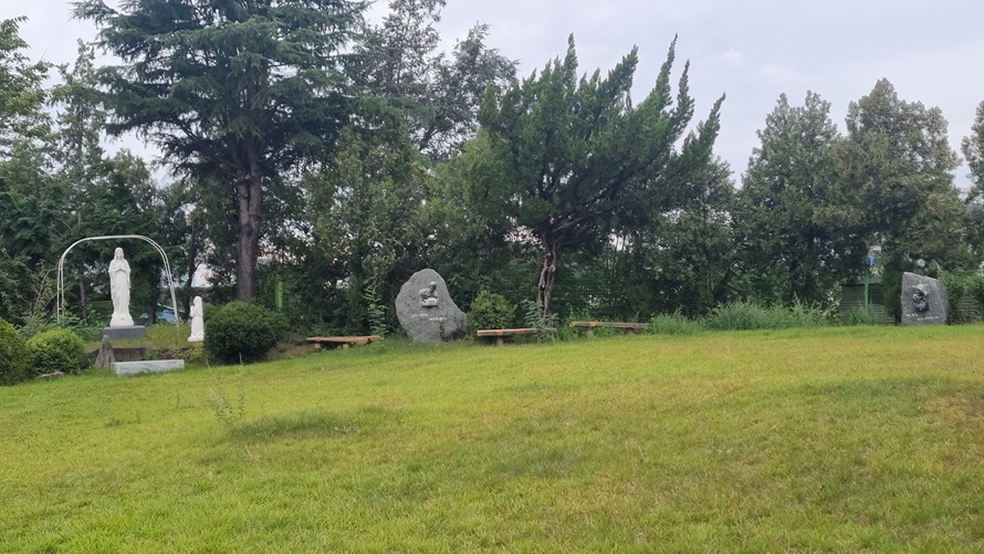 안동 목성동 주교좌성당 성모동산 사진