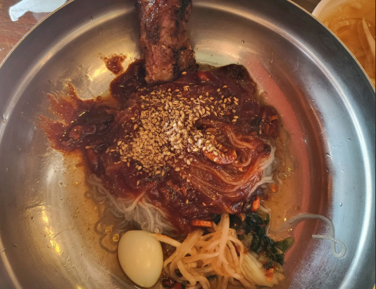비빔냉면 사진