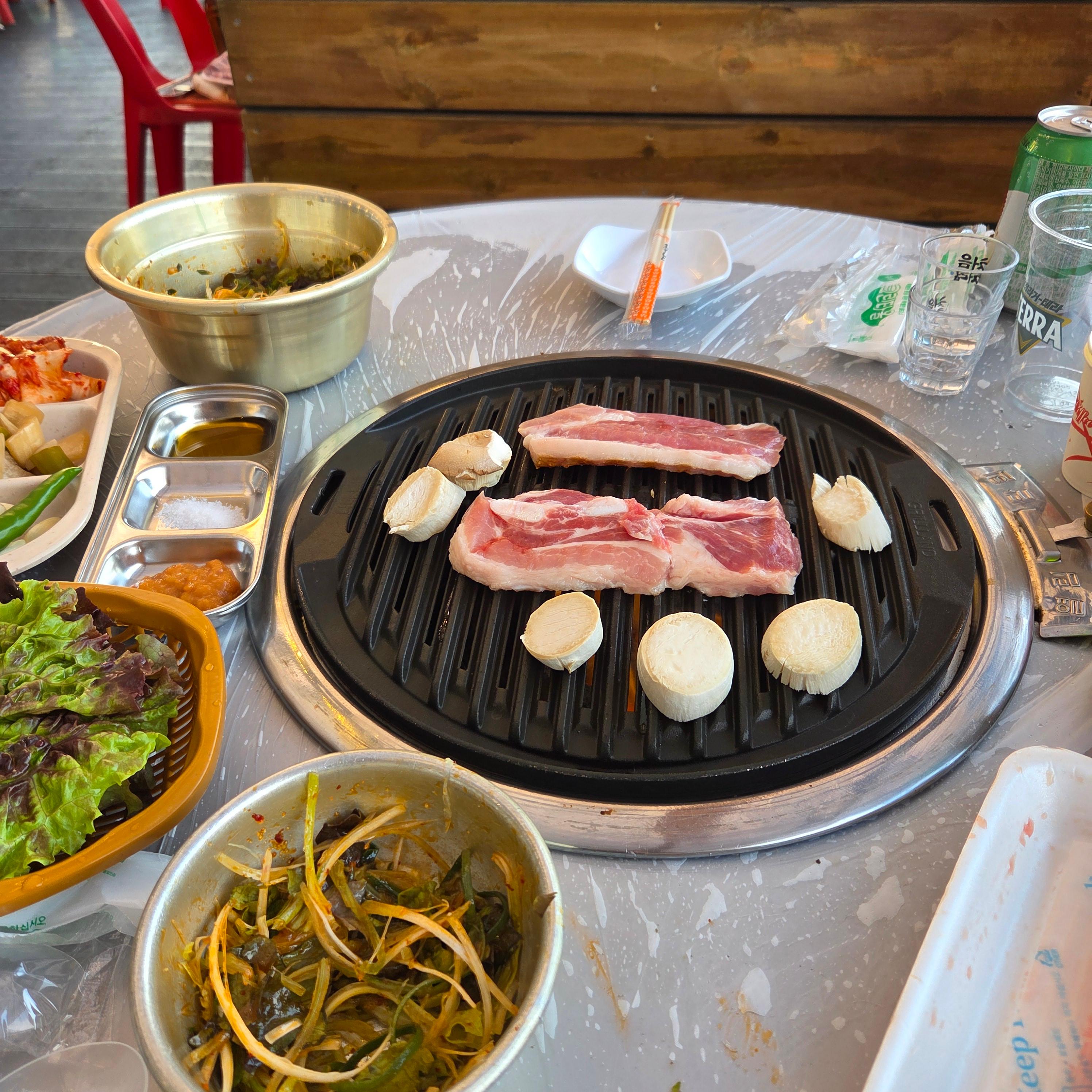서울 한강뷰 맛집에서의 여유로운 식사 시간