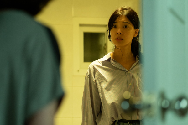 영화-딸에-대하여-임세미-스틸컷