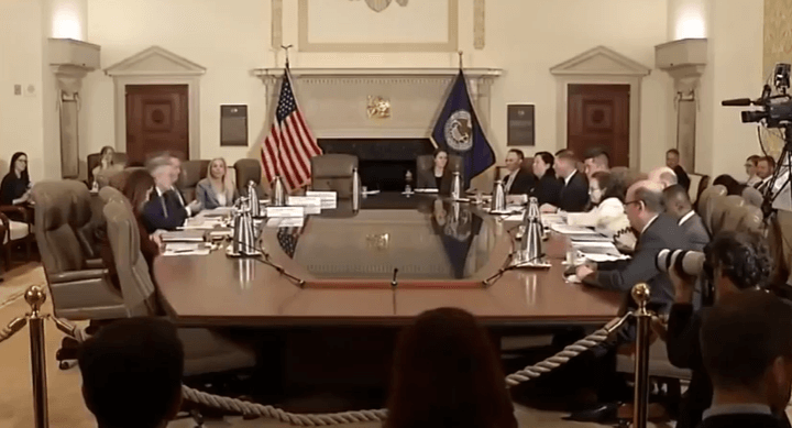 연준 회의 장면