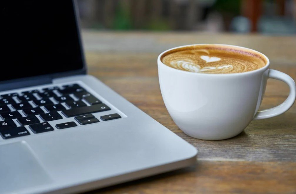 스타벅스&amp;#44; 한국&middot;일본에 첫 키오스크 도입&hellip;소통보다 효율 선택한 이유는