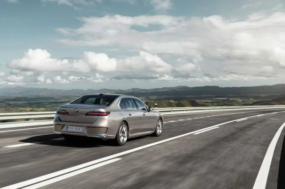 2023 BMW 뉴 7시리즈 옵션 가격 실구매가 모의견적 제원 옵션 카탈로그 가격표 디자인 실내 트렁크 색상 총정리