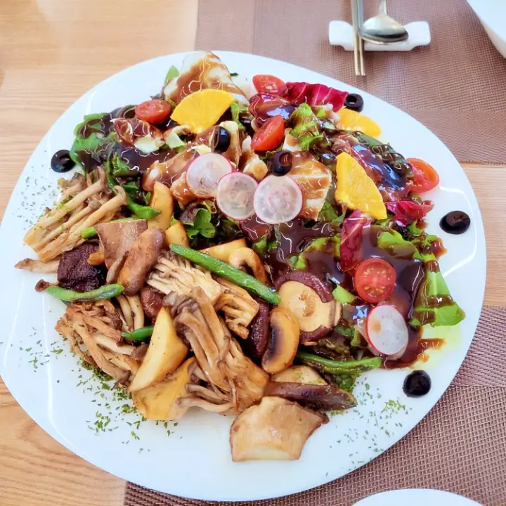 채식전문점 비건 메뉴 콩까스 콩치킨 아보카도롤 맛있는 곳 추천