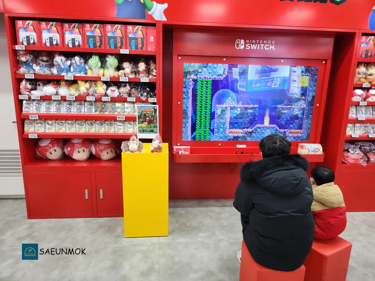 수원-롯데몰-닌텐도-게임하는-아빠와-아이