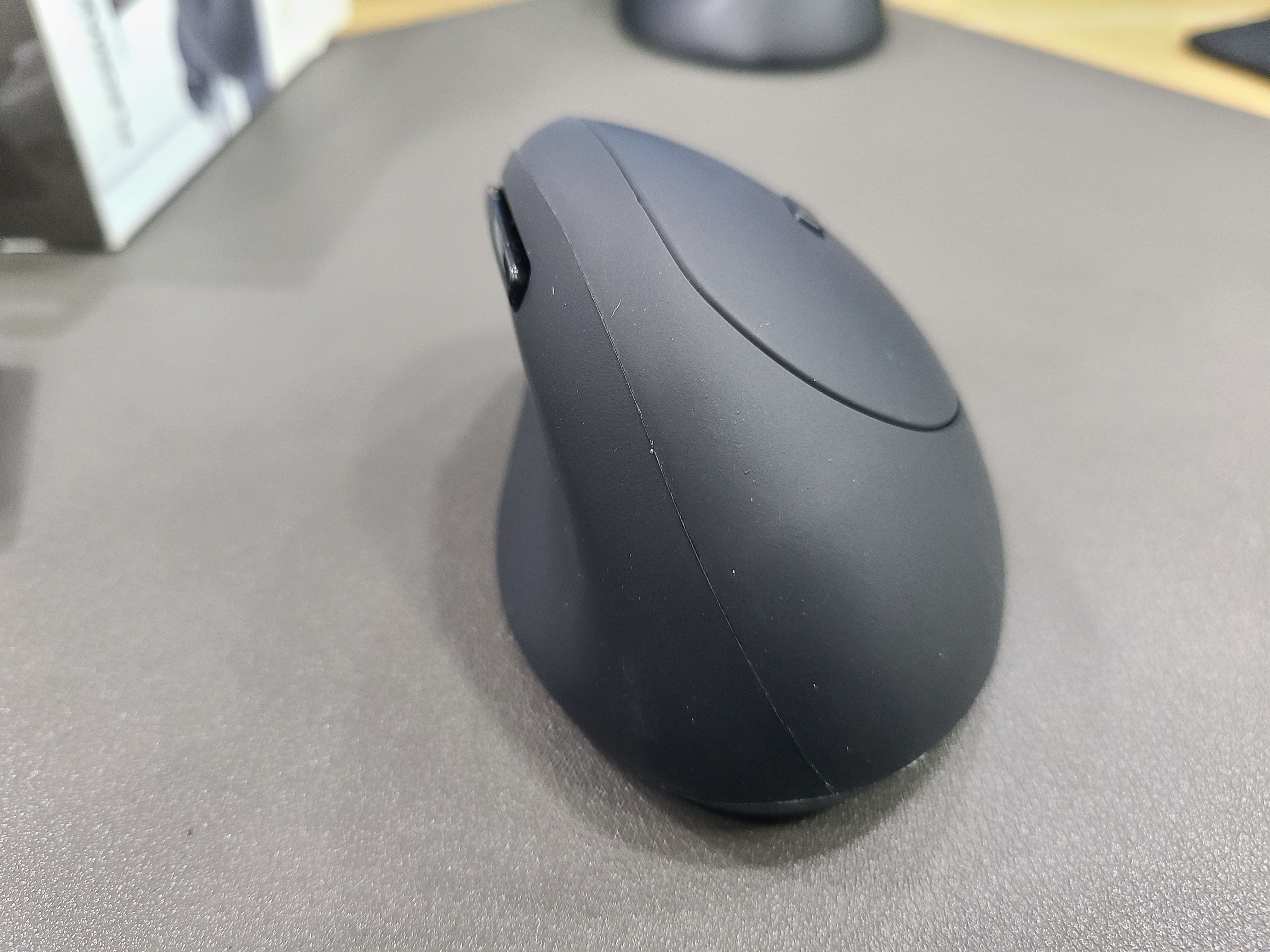 pleomax 버티컬 타입 무선 마우스 뒷면모습