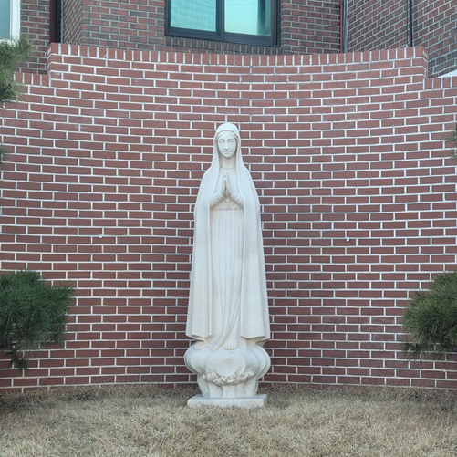 이태원성당 성모상