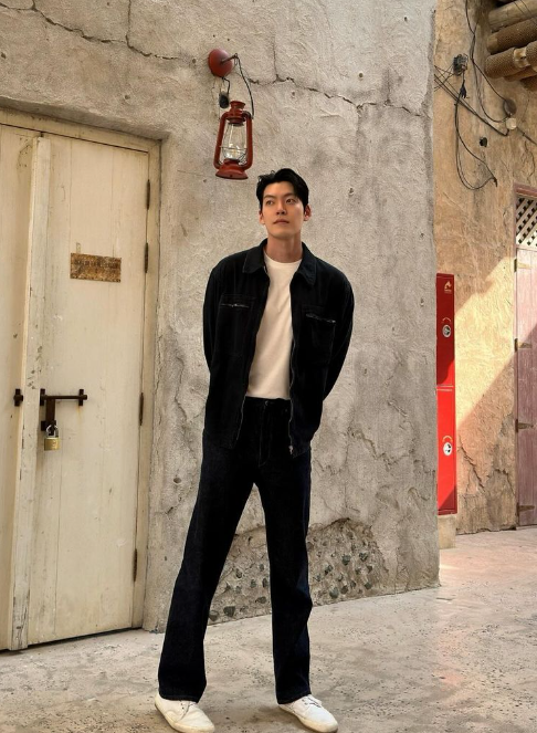 김우빈 프로필 작품활동 연애 신민아 결혼 투병 결별 드라마 영화 넥플릭스