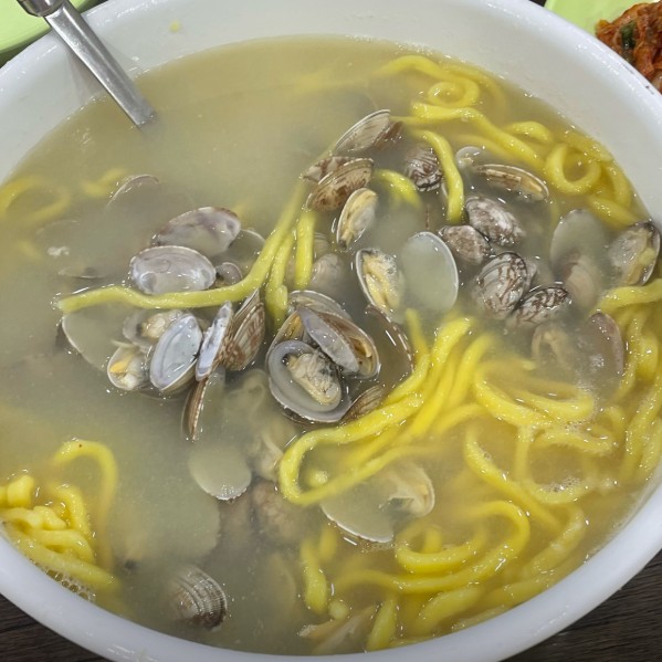 황도바지락칼국수 메뉴 이미지