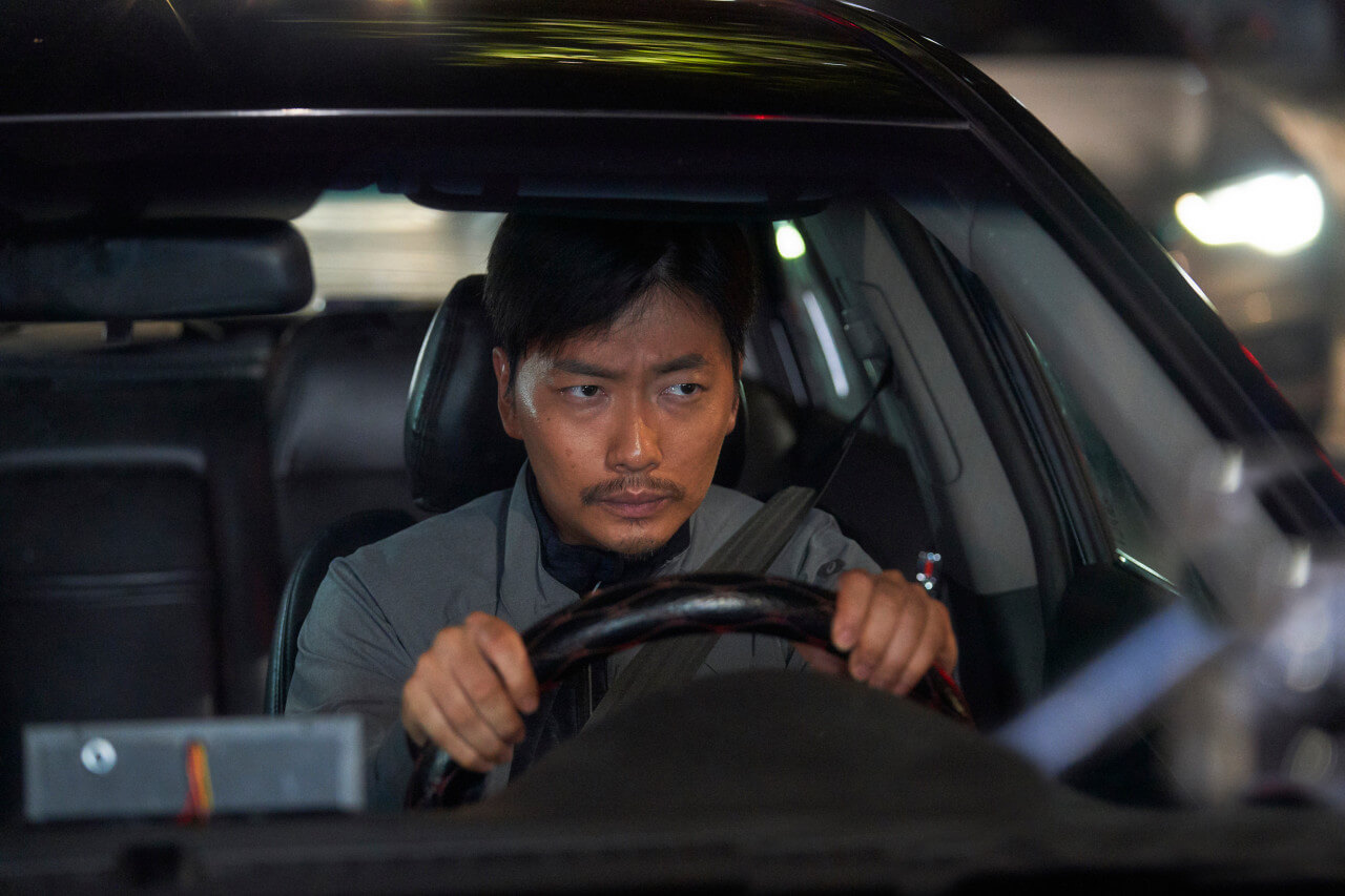 미행 중인 김영호 형사