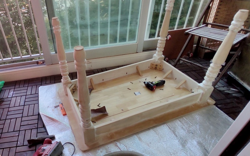 뒤집어서 상판과 분리 하려했으나 안됨