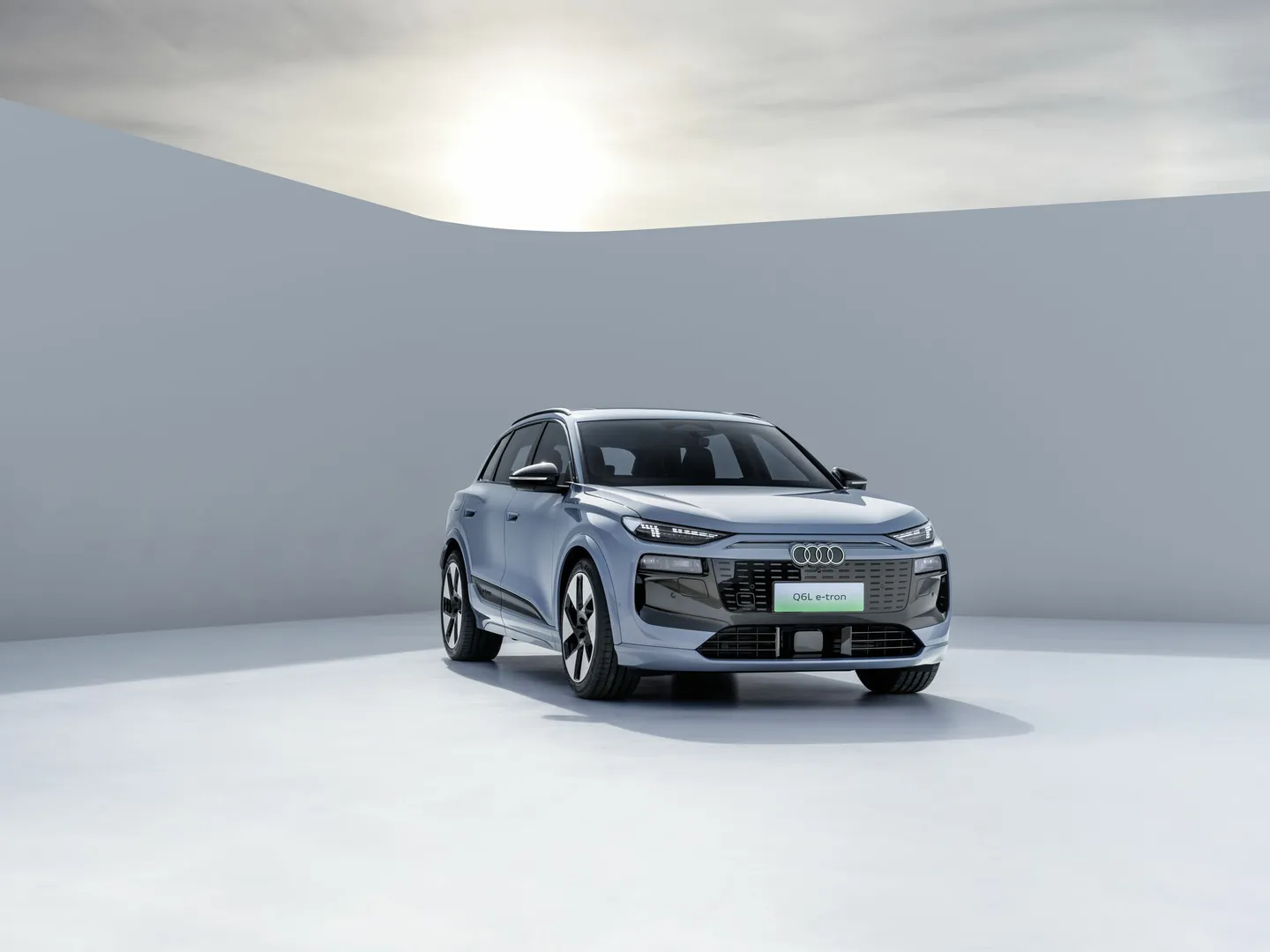 아우디 Q6L e-트론 이미지