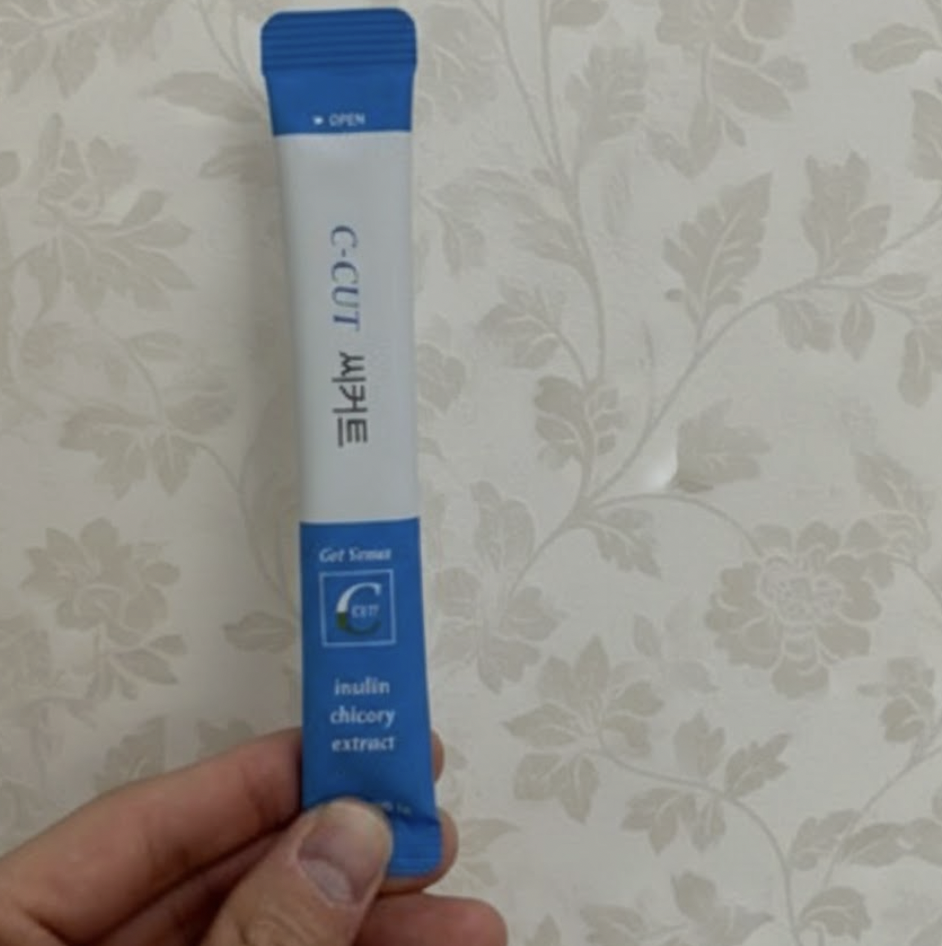 씨커트-들고있는-사진