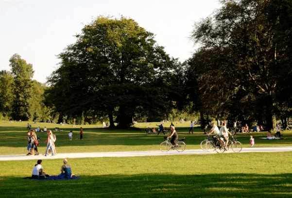 서유럽 럭셔리 vs 가성비 여행: 당신의 선택은?