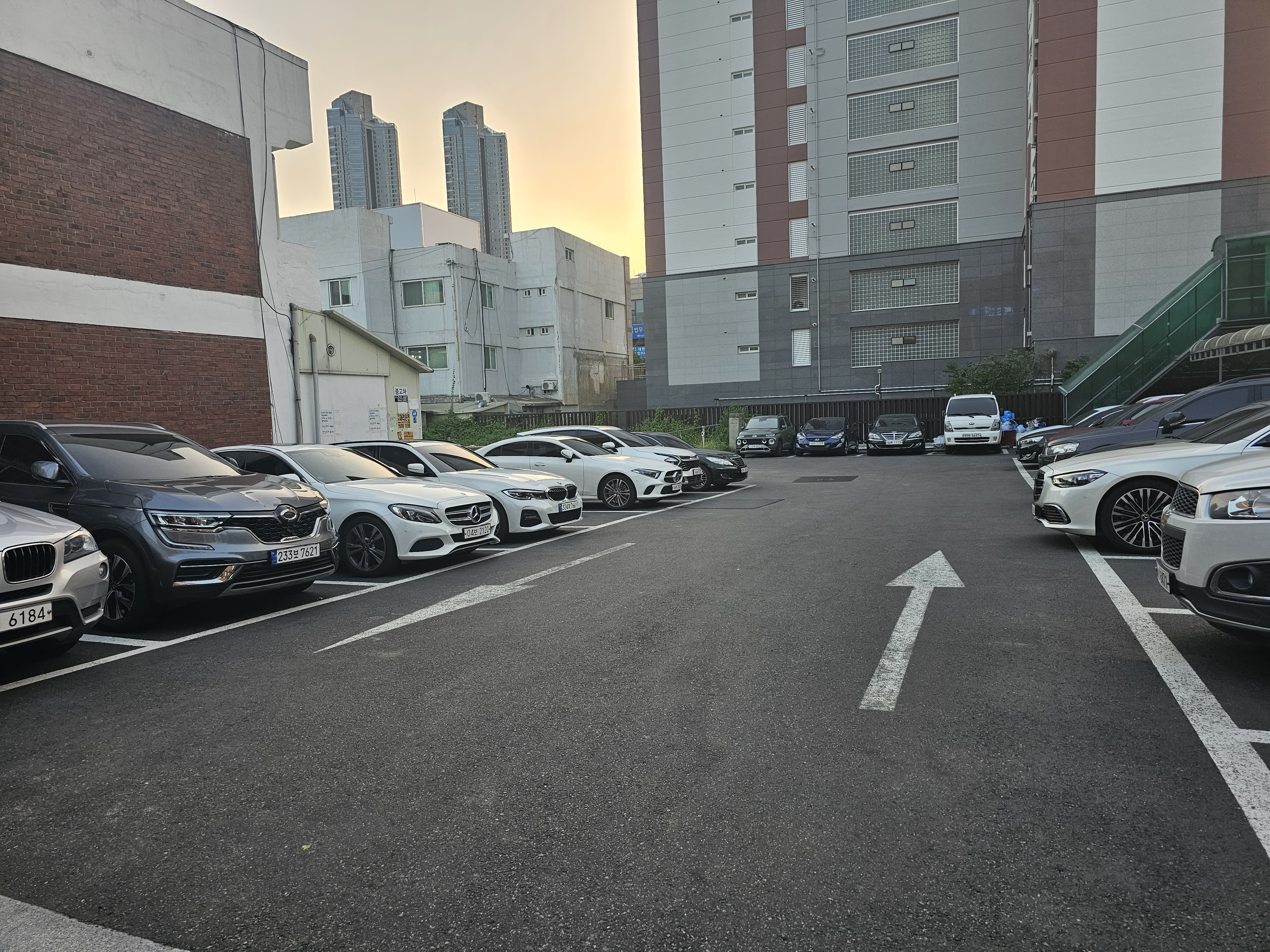 경기도_부천시_원미동_청기와뼈다귀해장국_주차장