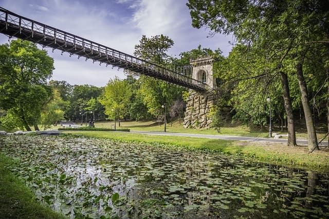 조경학에서 본 사용자 행동과 조경 구조물 연계 설계