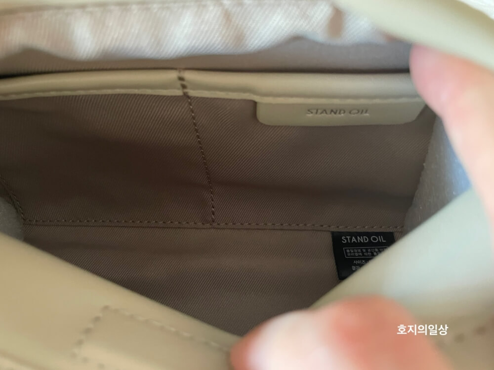 스탠드오일 레디오백 바닐라 - 가방 내부 모습