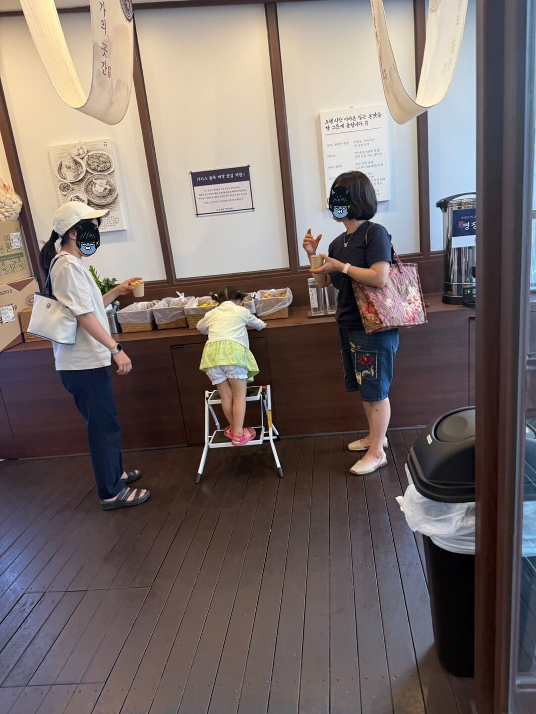 이관복명장냉면 판교역점 웨이팅 대기 공간