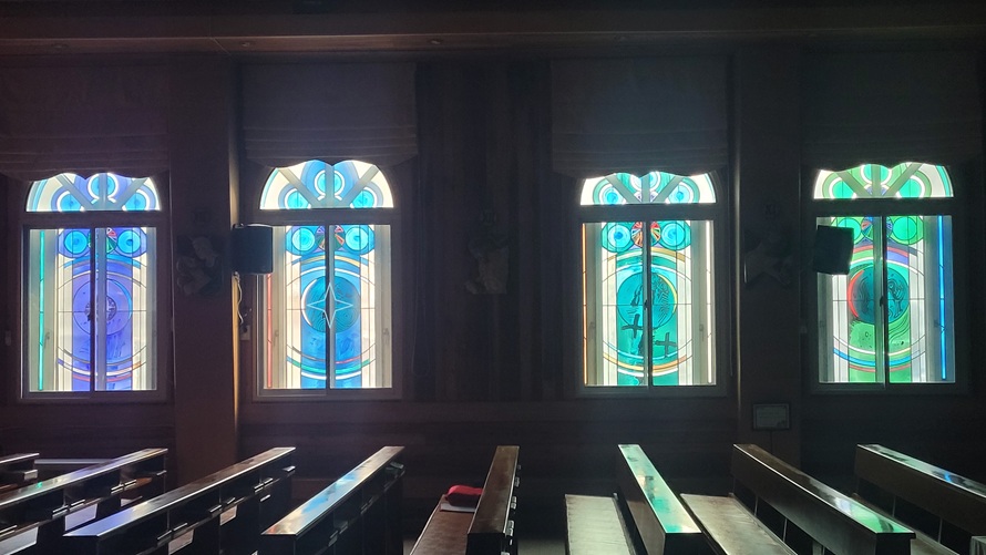 서울 묵동성당 스테인드글라스 사진