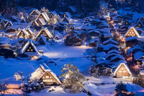 시라카와고 합창촌 겨울 - 초가집에 눈 쌓인 풍경