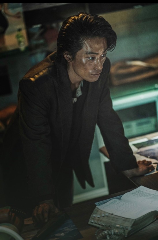 영화 반도 속 구교환 배우님의 모습