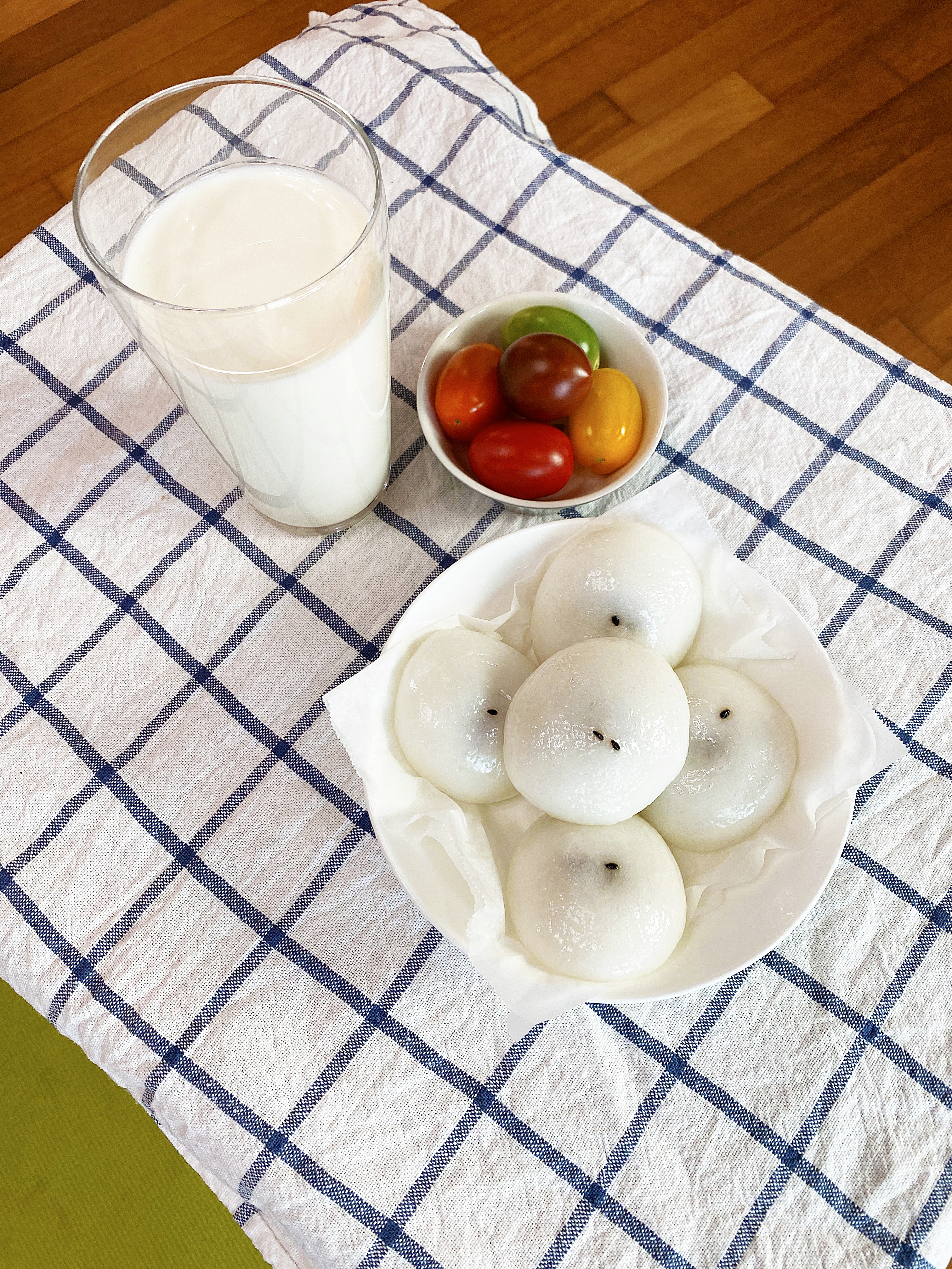 우유 토마토와 함께