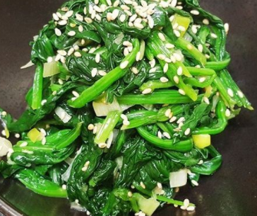 아삭하게 무친 시금치나물 완성 모습