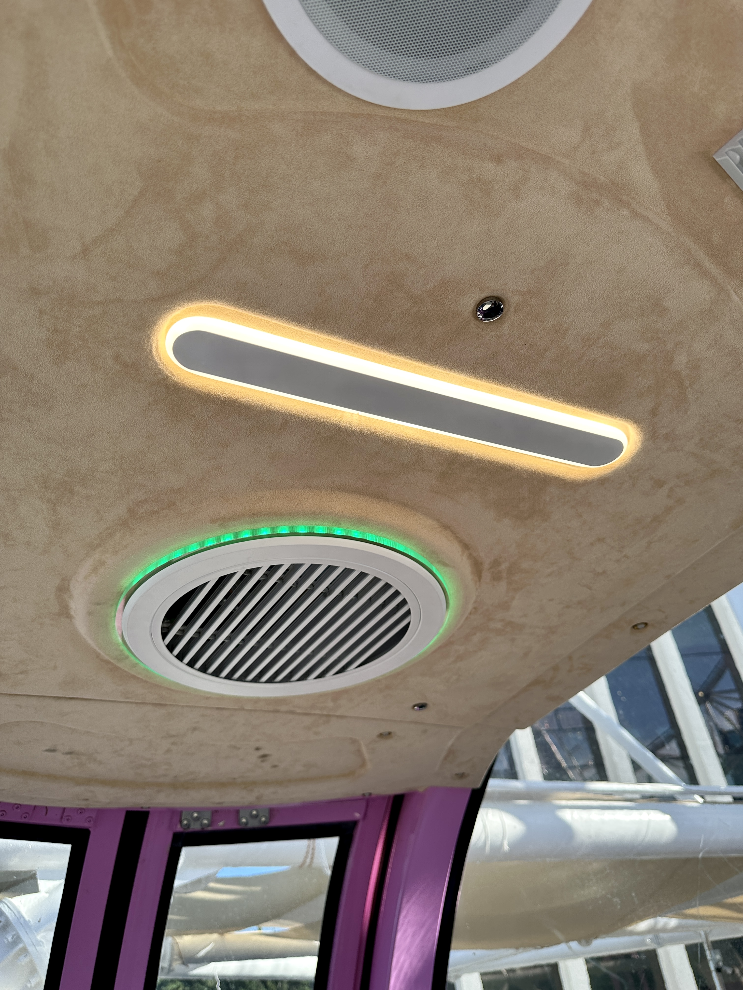 속초아이 대관람차 내부 편의시설 조명