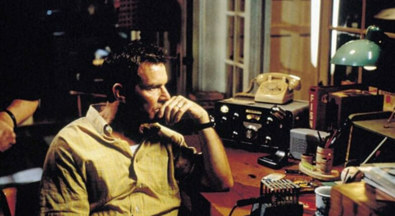 κ³ λ―Όμ μ κΈ΄ νλν¬ λͺ¨μ΅