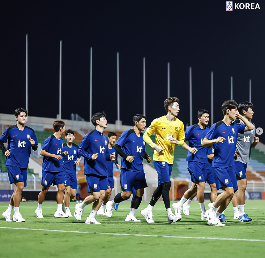 오만전 무료 중계 보기와 관련하여 경기를 앞두고 훈련중인 국가대표 선수들