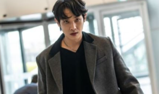 배우 이준