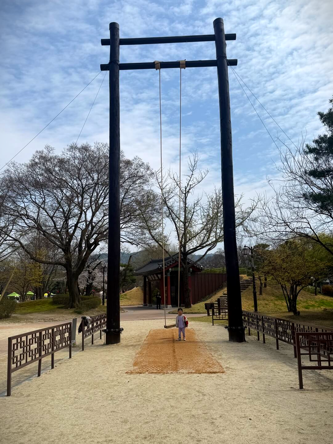 남원 광한루 전통 놀이 그네 체험 공간