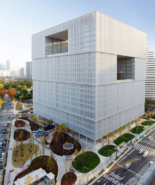 아모레퍼시픽 용산 사옥.