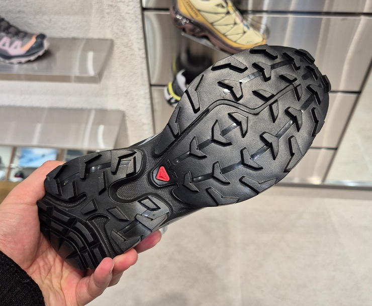 지하주차장 미끄럼 방지 스니커즈