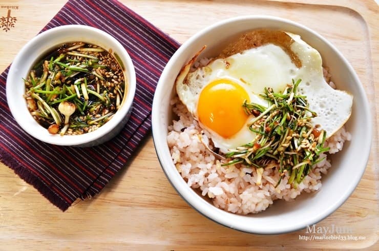 달래 간장과 비빔밥 이미지