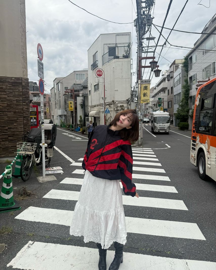 카리나 착용 점퍼의 숫자 2