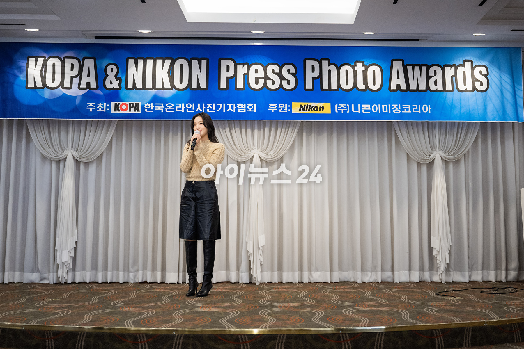 배우 김고은이 4일 오전 서울 강남구 청담동 호텔리베라에서 열린 '2023 코파 & 니콘 프레스 포토 어워즈(KOPA & NIKON Press Photo Awards)'에 참석하고 있다. [사진=문수지 기자]
