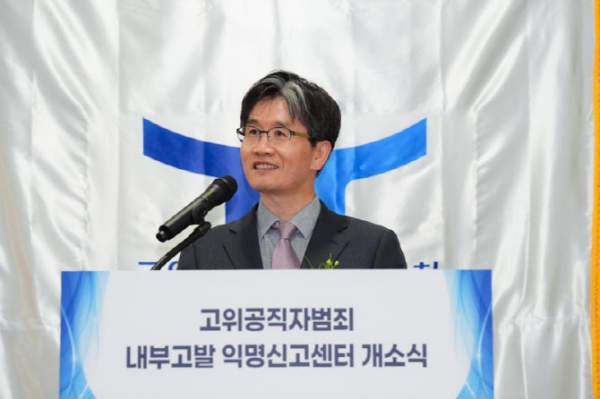 공수처 부장판사 기소: 현직 부장판사 '재판 거래', 고교 동문 변호사와 3,300만원 뇌물, 감형 17건의 충격적 전말